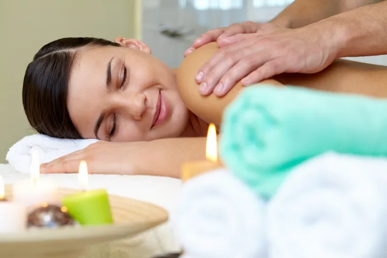 Prendre rendez-vous pour un massage californien relaxant pour femme, Saint-Martin-de-Crau, Massage & Esthétique Mélissa